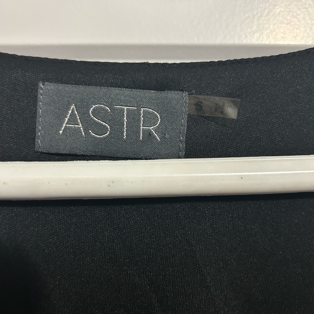 Astr the Label Floral Shorts Romper - Picture 4 of 6